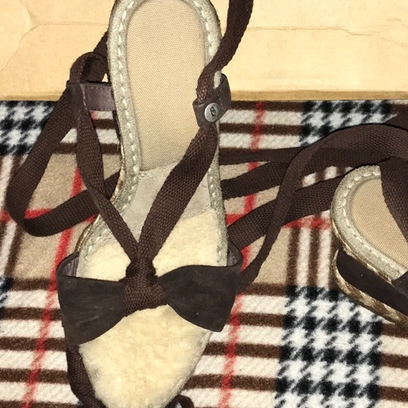 Woman’s size 8 Ugg Wedges - Picture 2 of 8